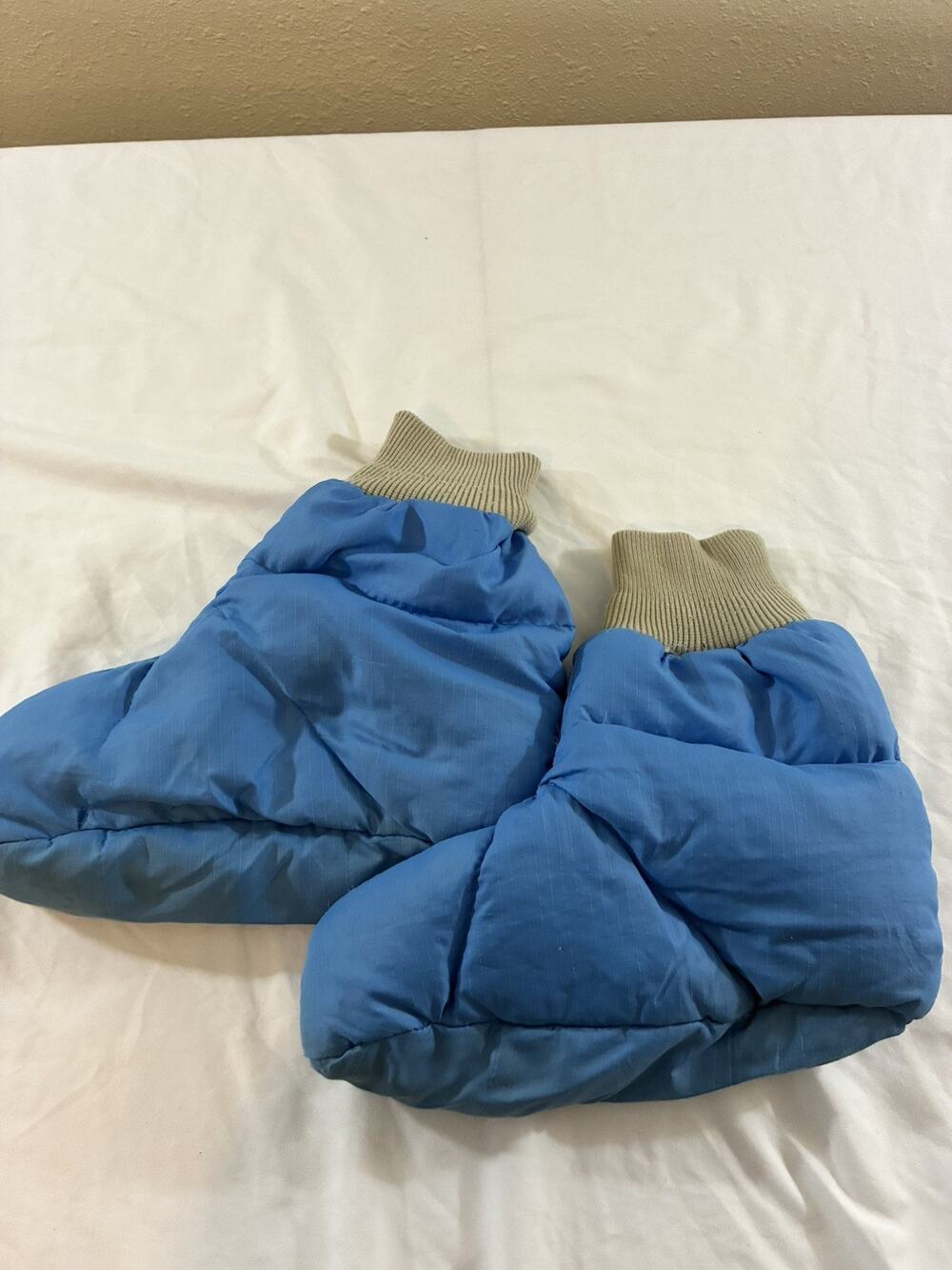 Vintage Frostline Camp Slippers Pull-on Booties Sole Quilted Blue